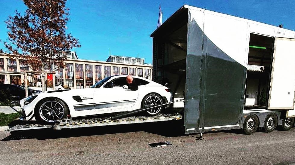 Chiếc siêu xe Mercedes-AMG GT R Pro màu trắng từng được Minh Nhựa úp mở sở hữu vào cuối năm ngoái