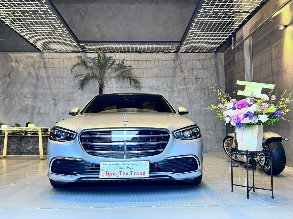Cận cảnh xe Mercedes-Benz S450 Luxury thế hệ mới của Đàm Thu Trang Cận cảnh xe Mercedes-Benz S450 Luxury thế hệ mới của Đàm Thu Trang