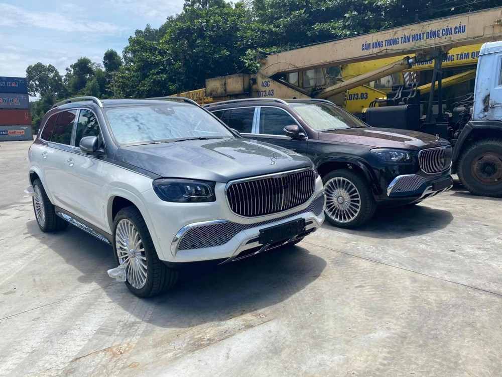 Còn đây là 2 chiếc xe Mercedes-Maybach GLS 600 Còn đây là 2 chiếc xe Mercedes-Maybach GLS 600