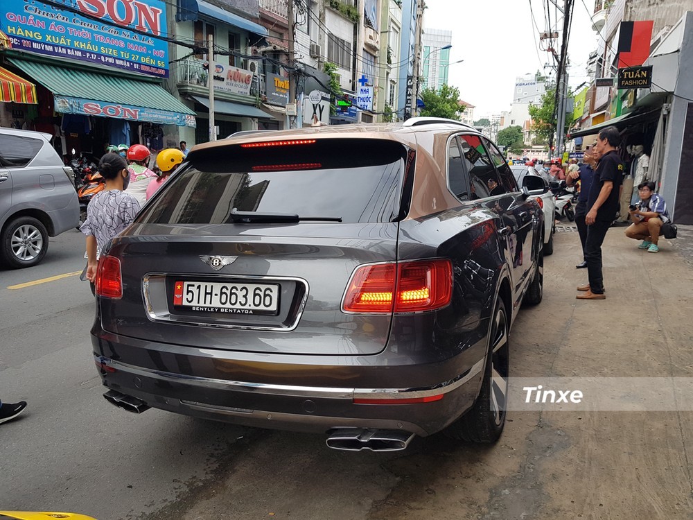 Bentley Bentayga V8 với cặp 66 Bentley Bentayga V8 với cặp 66