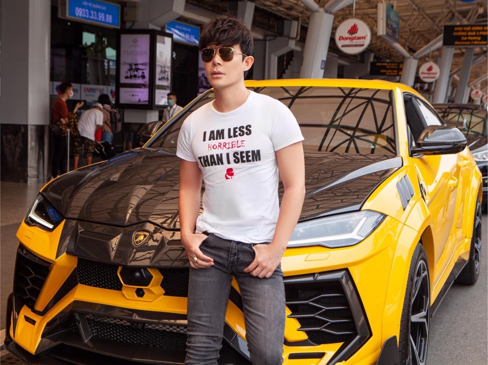 chiếc siêu xe Lamborghini Urus với người hâm mộ. Đây là dòng xe cao cấp có giá trên 20 tỉ đồng. Động cơ siêu xe Lamborghini Urus 2021 là loại động cơ xăng tăng áp V8 4.0 lít Twin-Turbo sản sinh công suất cực đại 650 mã lực tại 6.000 vòng/phút và mô-men xoắn 850 Nm tại dải vòng tua 2.250-4.500 vòng/ chiếc siêu xe Lamborghini Urus với người hâm mộ. Đây là dòng xe cao cấp có giá trên 20 tỉ đồng. Động cơ siêu xe Lamborghini Urus 2021 là loại động cơ xăng tăng áp V8 4.0 lít Twin-Turbo sản sinh công suất cực đại 650 mã lực tại 6.000 vòng/phút và mô-men xoắn 850 Nm tại dải vòng tua 2.250-4.500 vòng/