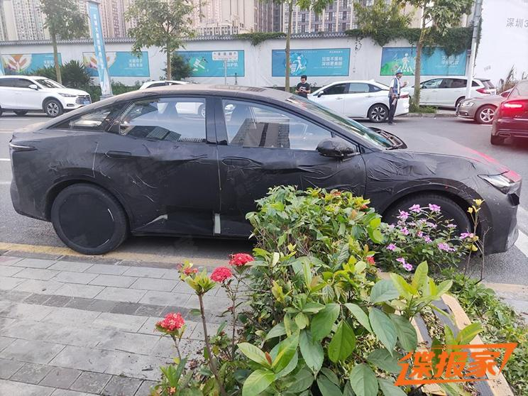 Toyota bZ5 có kích thước ngang ngửa Camry Toyota bZ5 có kích thước ngang ngửa Camry