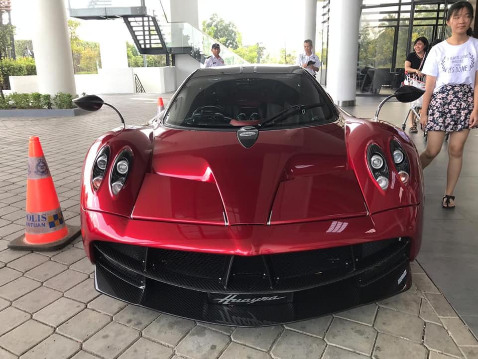 Chỉ có 100 xe Pagani Huayra trên thế giới và chỉ có 1 xe tại Malaysia Chỉ có 100 xe Pagani Huayra trên thế giới và chỉ có 1 xe tại Malaysia