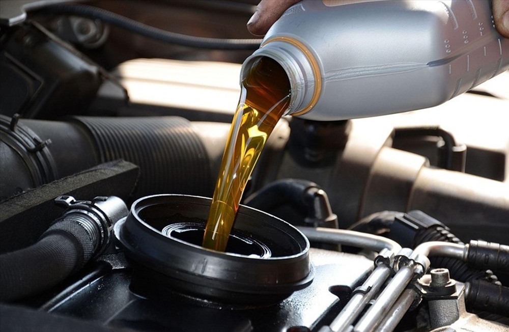 Các chủ xe cần tránh để cạn kiệt dầu nhớt hoặc xăng dầu khi để xe lâu trong nhà.