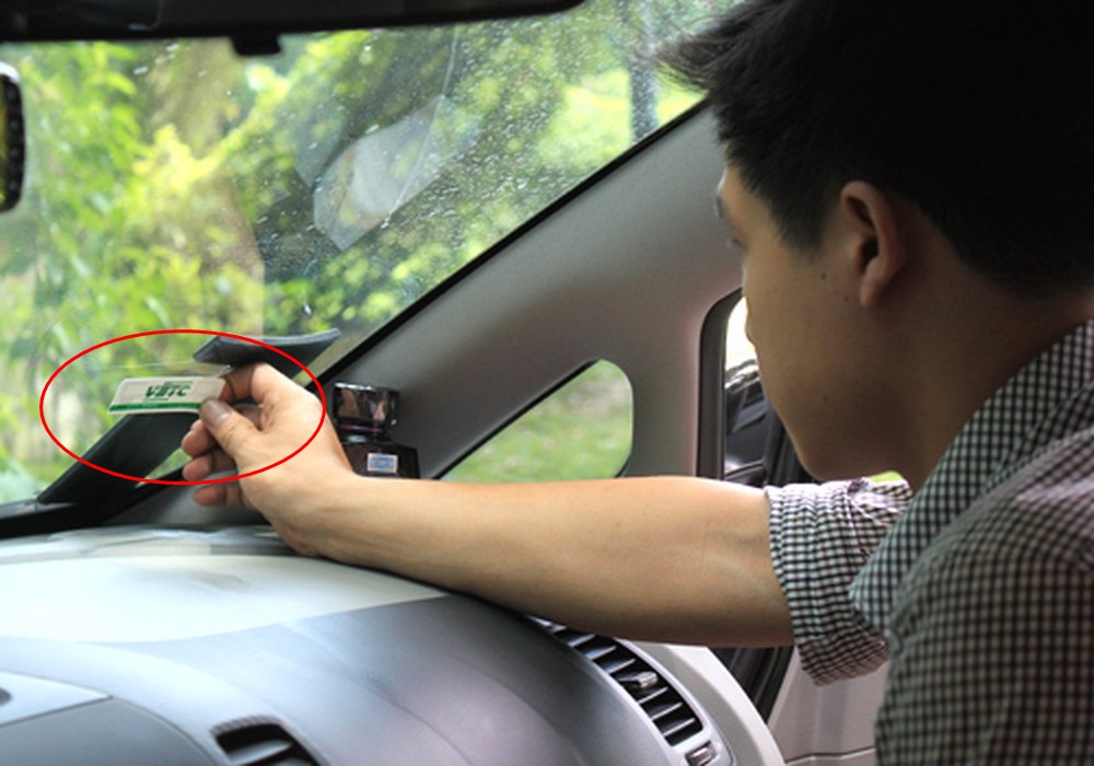 Dán thẻ thu phí không dừng vẫn được áp dụng miễn phí cho các phương tiện.
