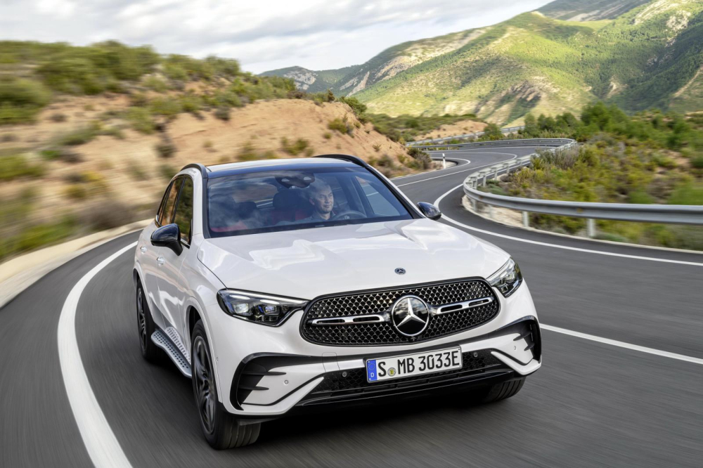 Mercedes-Benz GLC 2023 chính thức được vén màn