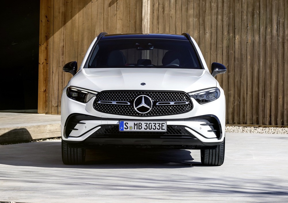 Mercedes-Benz GLC 2023 được cải tiến ở thiết kế đầu xe