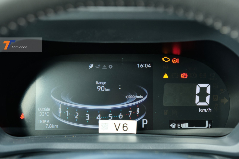 Ngay từ bản tiêu chuẩn, Toyota Veloz Cross đã được trang bị màn hình TFT 7 inch.