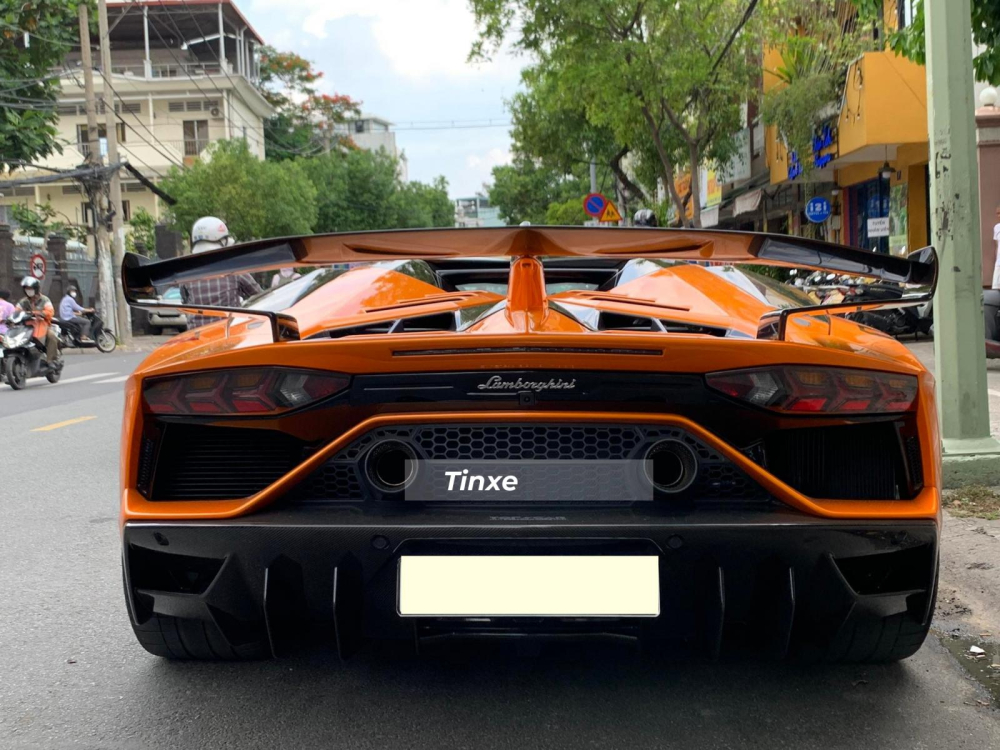 Chiếc siêu xe Lamborghini Aventador SVJ Roadster màu cam mới ra biển số được vài ngày Chiếc siêu xe Lamborghini Aventador SVJ Roadster màu cam mới ra biển số được vài ngày