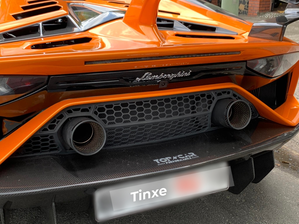 Cận cảnh khẩu pháo của siêu xe Lamborghini Aventador SVJ Roadster Cận cảnh khẩu pháo của siêu xe Lamborghini Aventador SVJ Roadster