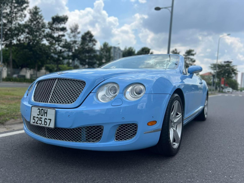 Hoa hậu Bentley Continental GTC hơn 15 năm tuổi liên tục được sang tay