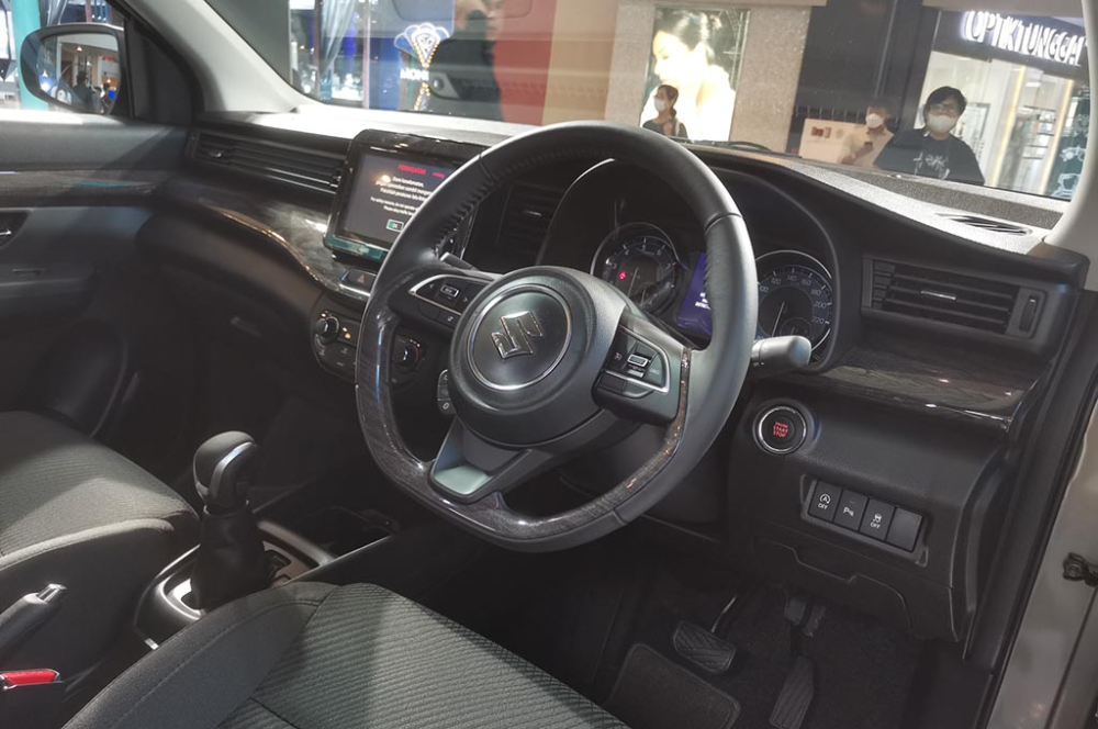 Nội thất bên trong Suzuki Ertiga Hybrid 2022