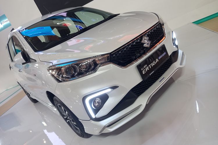 Suzuki Ertiga Sport 2022 có dải đèn LED hình boomerang ở hốc đèn sương mù trước Suzuki Ertiga Sport 2022 có dải đèn LED hình boomerang ở hốc đèn sương mù trước