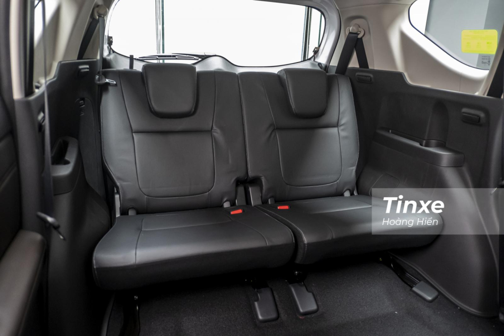 Hàng ghế 3 có phần thoải mái hơn nhờ chiều dài xe tăng lên.