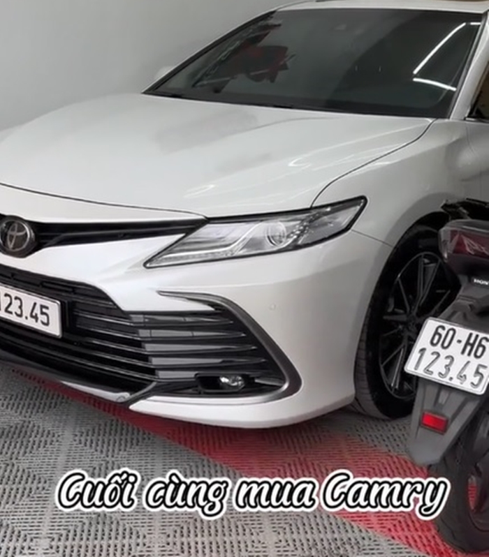 Tay chơi này còn sở hữu một chiếc xe máy mang biển 12345 Tay chơi này còn sở hữu một chiếc xe máy mang biển 12345