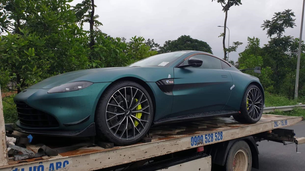 Phiên bản giới hạn Aston Martin Vantage F1 Edition đầu tiên về Việt Nam
