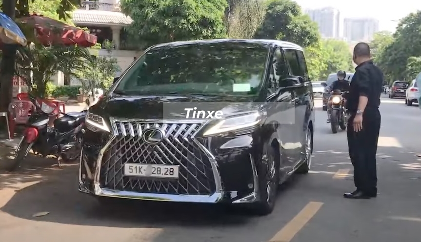 Cặp đôi MPV hạng sang Toyota Alphard biển đẹp xuất hiện trong lễ vu quy của nữ diễn viên Minh Hằng Cặp đôi MPV hạng sang Toyota Alphard biển đẹp xuất hiện trong lễ vu quy của nữ diễn viên Minh Hằng