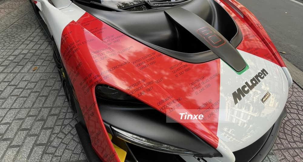 Siêu xe triệu đô McLaren Senna sử dụng khối động cơ V8, dung tích 4.0 lít, tăng áp kép sản sinh ra công suất tối đa 789 mã lực và mô-men xoắn cực đại 800 Nm. Sức mạnh của siêu phẩm McLaren Senna thứ 2 xuất hiện tại Việt Nam được truyền về trục bánh sau thông qua hộp số ly hợp kép 7 cấp, nhờ đó, mẫu xe hypercar chỉ cần thời gian 2,8 giây để tăng tốc từ vị trí xuất phát lên 100 km/h trước khi đạt vận tốc tối đa 341 km/h.