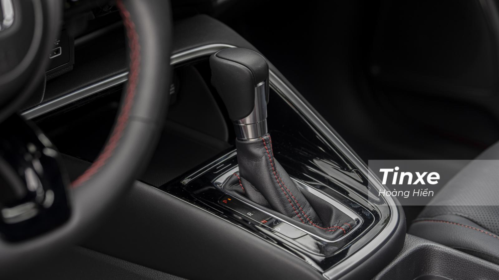 Đi kèm với đó là hộp số tự động vô cấp CVT quen thuộc của gia đình Honda. Đi kèm với đó là hộp số tự động vô cấp CVT quen thuộc của gia đình Honda.