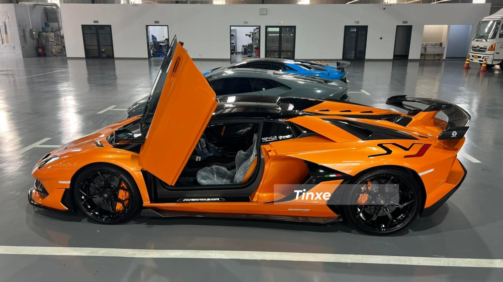 Dàn siêu xe Lamborghini đủ phiên bản của đại gia Việt tụ họp cùng nhau để  