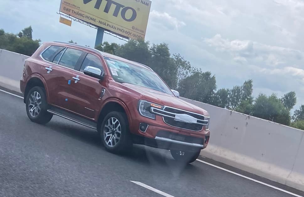Chiếc Ford Everest 2022 màu đỏ này thuộc bản Titanium Chiếc Ford Everest 2022 màu đỏ này thuộc bản Titanium