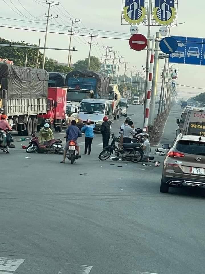 Chiếc xe máy của nạn nhân bị hư hỏng sau vụ tai nạn Chiếc xe máy của nạn nhân bị hư hỏng sau vụ tai nạn