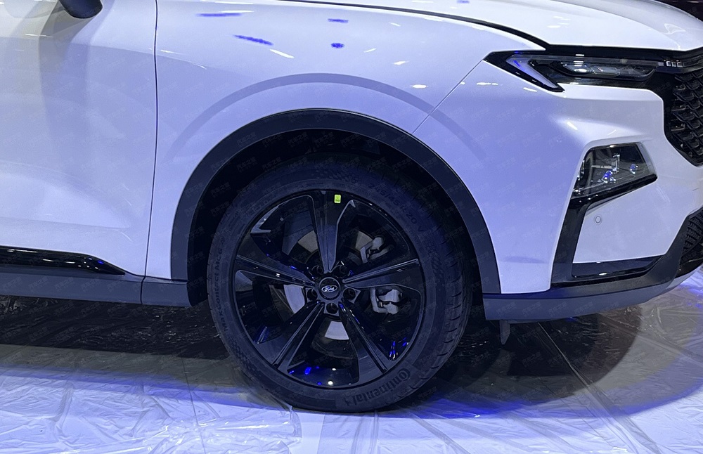 Bộ vành hợp kim 20 inch sơn màu đen bóng của Ford Equator Sport Extreme Edition 2022