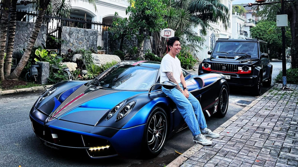 Minh “Nhựa” cho siêu phẩm Pagani Huayra  Minh “Nhựa” cho siêu phẩm Pagani Huayra tắm nắng trên phố sau nửa năm trùm bạt để trong garage