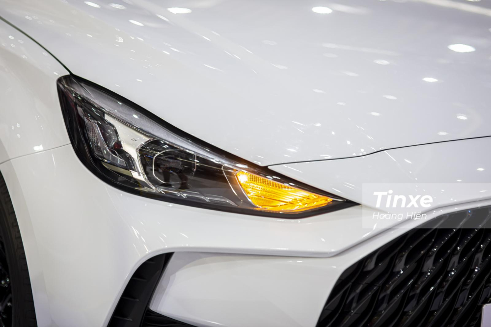 MG5 Standard trang bị đèn chiều sáng LED nhưng xi-nhan chỉ dùng bóng Halogen. MG5 Standard trang bị đèn chiều sáng LED nhưng xi-nhan chỉ dùng bóng Halogen.