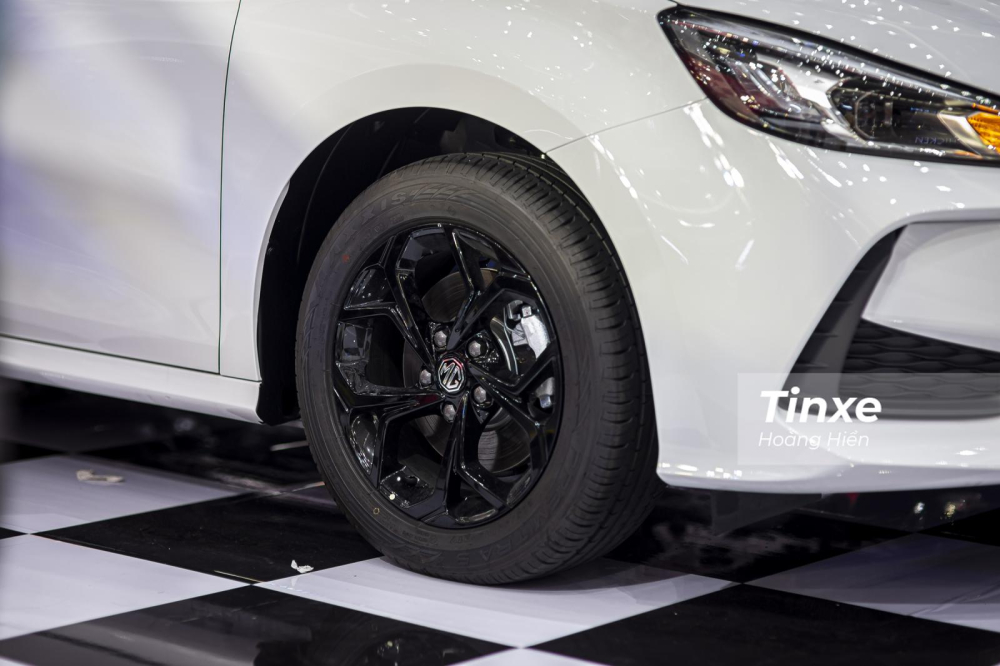 Vành hợp kim 16 inch trên MG5 Standard Vành hợp kim 16 inch trên MG5 Standard