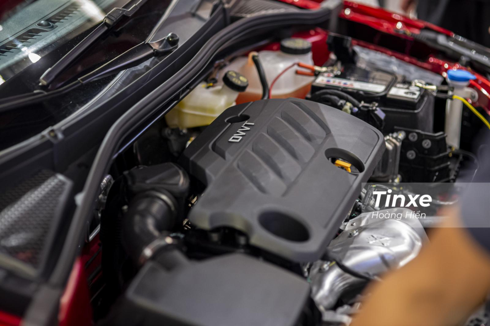 Nhưng bù lại thì MG5 Standard vẫn được trang bị động cơ 1.5L có khả năng sản sinh công suất 112 mã lực Nhưng bù lại thì MG5 Standard vẫn được trang bị động cơ 1.5L có khả năng sản sinh công suất 112 mã lực