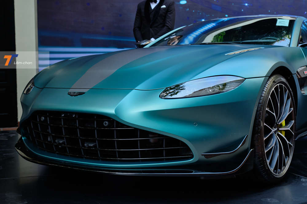 Cận cảnh phần đầu xe của Aston Martin Vantage F1 Edition. Cận cảnh phần đầu xe của Aston Martin Vantage F1 Edition.