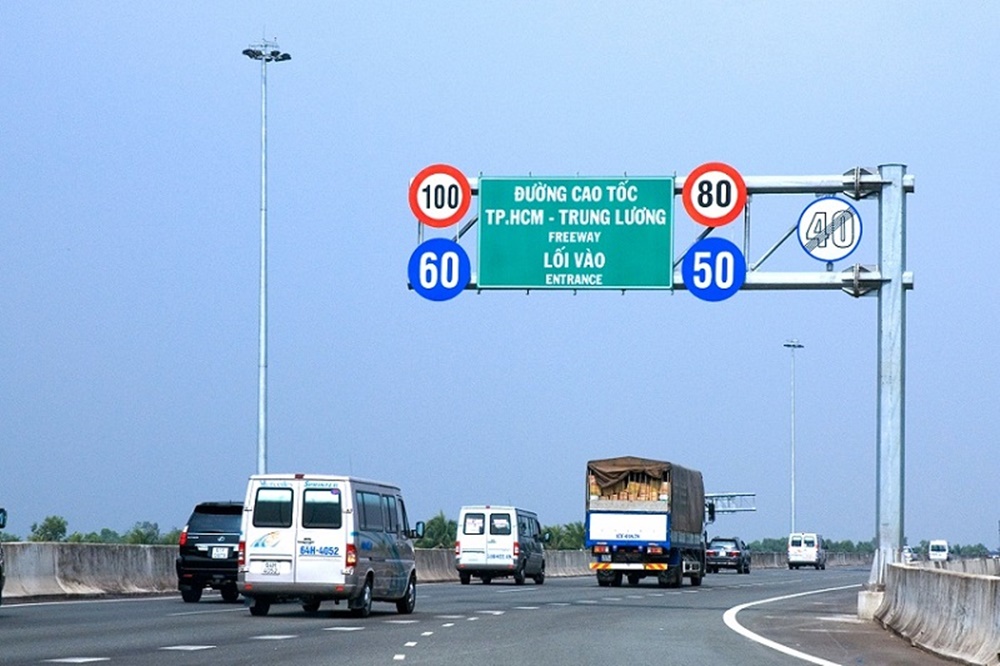 Không chỉ chạy quá tốc độ, chạy chậm vẫn bị phạt