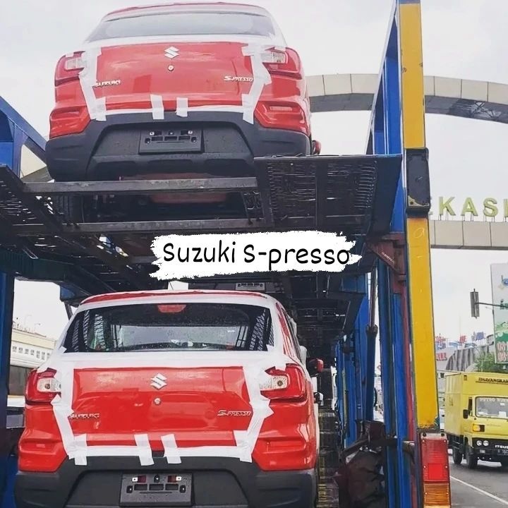 Suzuki S-Presso được chở trên đường phố Indonesia