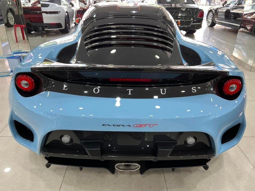 Chiếc xe Lotus Evora GT này sử dụng số sàn Chiếc xe Lotus Evora GT này sử dụng số sàn