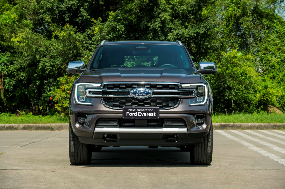 Bản Titanium của Ford Everest 2022 có nhiều chi tiết được mạ crôm. Bản Titanium của Ford Everest 2022 có nhiều chi tiết được mạ crôm.