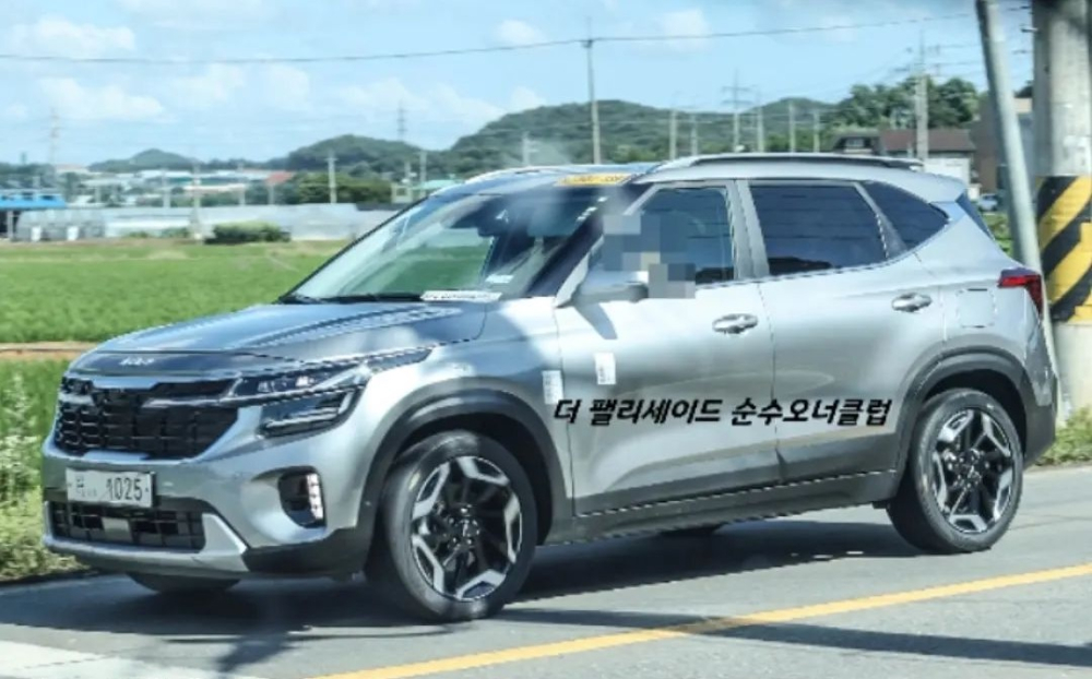 Kia Seltos 2023 bị bắt gặp trên đường phố