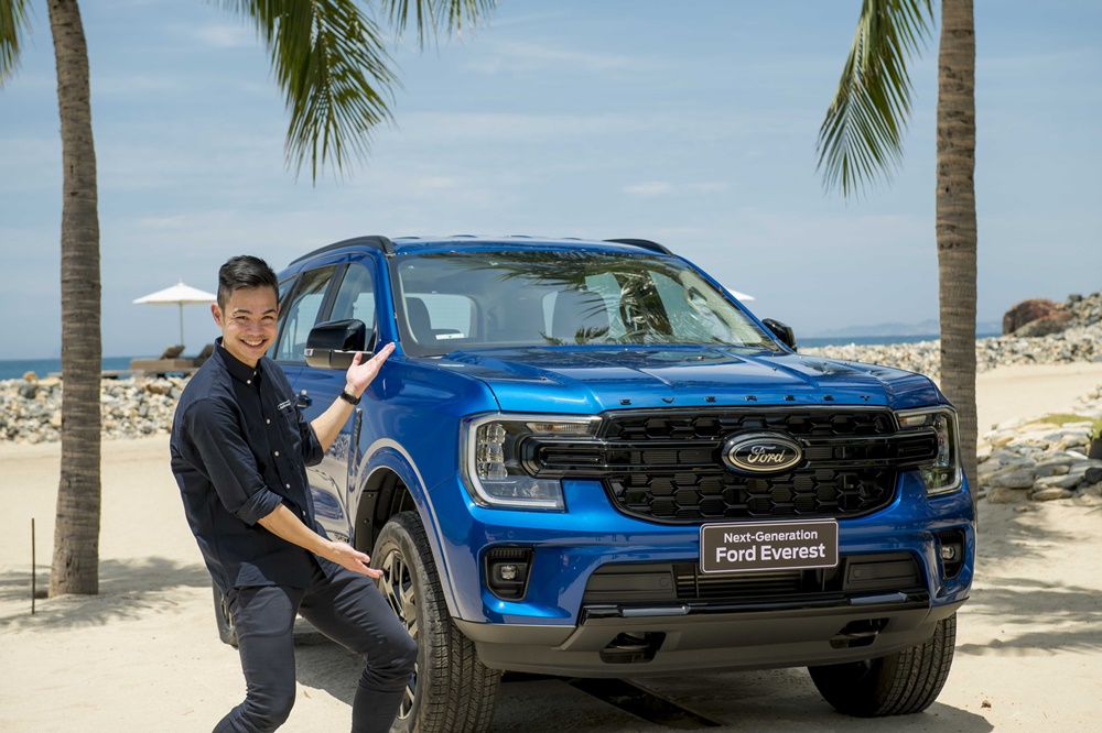 Hình ảnh Max Tran bên chiếc Ford Everest Sport mà mình tạo ra. Hình ảnh Max Tran bên chiếc Ford Everest Sport mà mình tạo ra.