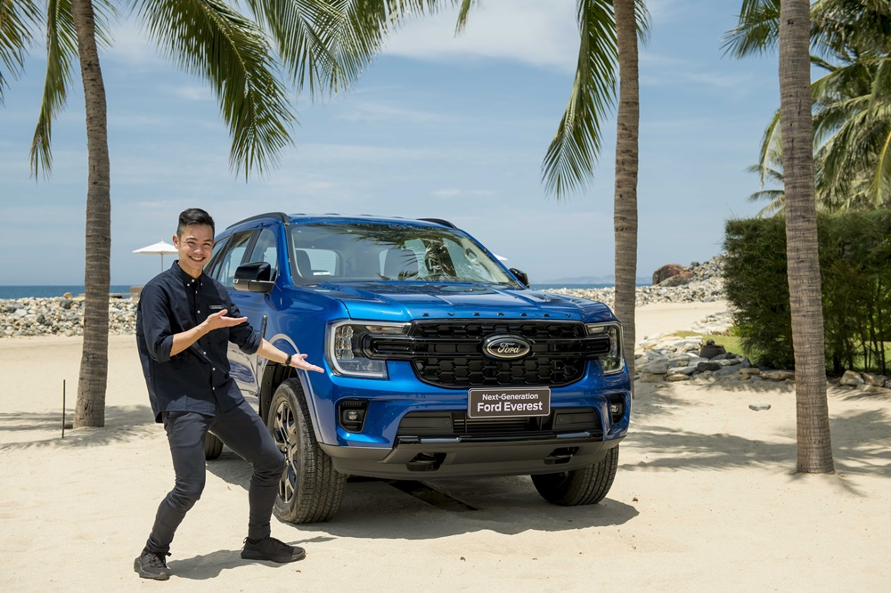 Người thiết kế ra diện mạo bắt mắt cho mẫu SUV Ford Everest chính là một nhà thiết kế gốc Việt trẻ tuổi, chứ không già như nhiều người nghĩa. Người thiết kế ra diện mạo bắt mắt cho mẫu SUV Ford Everest chính là một nhà thiết kế gốc Việt trẻ tuổi, chứ không già như nhiều người nghĩa.