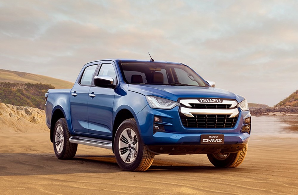 Phiên bản mới Isuzu D-MAX Hi-Lander có 2 thanh ngang mạ crom nổi bật giữa lưới tản nhiệt. Phiên bản mới Isuzu D-MAX Hi-Lander có 2 thanh ngang mạ crom nổi bật giữa lưới tản nhiệt.