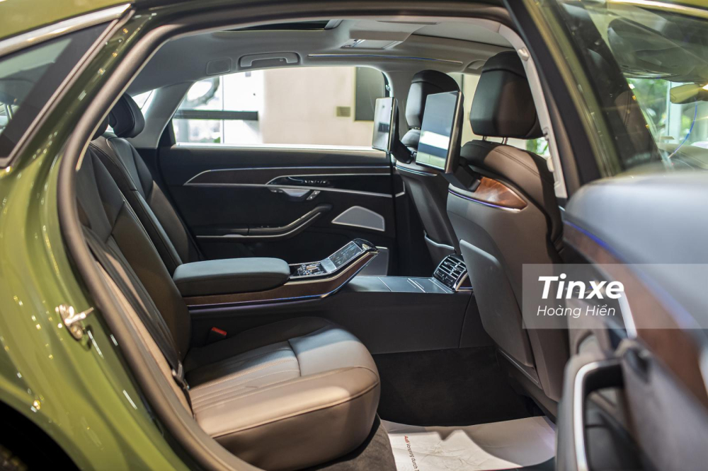 Hàng ghế thứ 2 trên Audi A8L 2022 Hàng ghế thứ 2 trên Audi A8L 2022