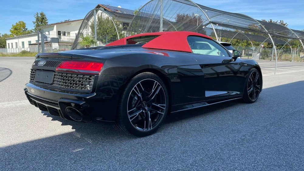 Audi R8 V10 Spyder 2022 mới về nước lúc còn ở nước ngoài Audi R8 V10 Spyder 2022 mới về nước lúc còn ở nước ngoài