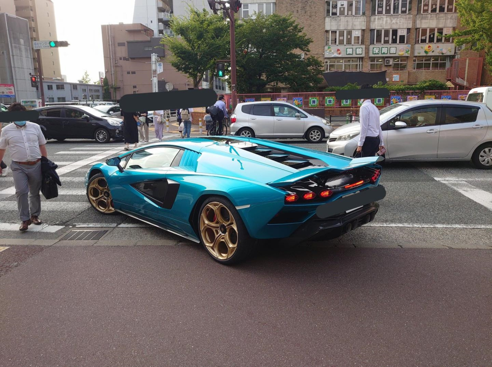 Nhìn chiếc xe Lamborghini này chắc không ai nghĩ đây là 1 siêu phẩm có giá còn cao hơn cả Bugatti Chiron Nhìn chiếc xe Lamborghini này chắc không ai nghĩ đây là 1 siêu phẩm có giá còn cao hơn cả Bugatti Chiron