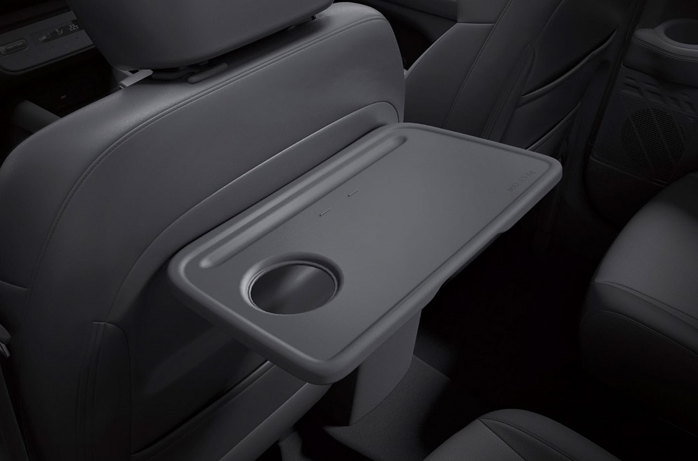 Bàn gấp phía sau lưng ghế trước của Hyundai Stargazer 2022 Bàn gấp phía sau lưng ghế trước của Hyundai Stargazer 2022
