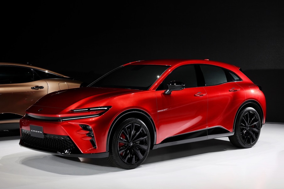 Toyota Crown Sport 2024 thu hút chú ý vì thiết kế ngoại thất giống siêu