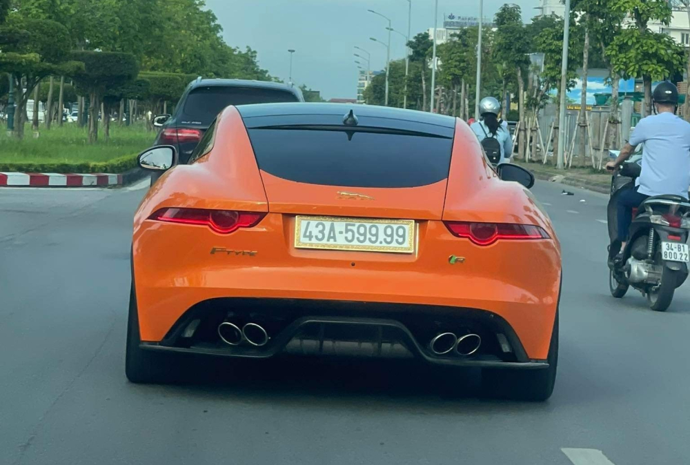 Còn đây là sự thay đổi đầy bất ngờ của xe Jaguar F-Type R biển tứ quý 9 khi về tay đại gia chuyên sưu tầm xe biển đẹp Còn đây là sự thay đổi đầy bất ngờ của xe Jaguar F-Type R biển tứ quý 9 khi về tay đại gia chuyên sưu tầm xe biển đẹp