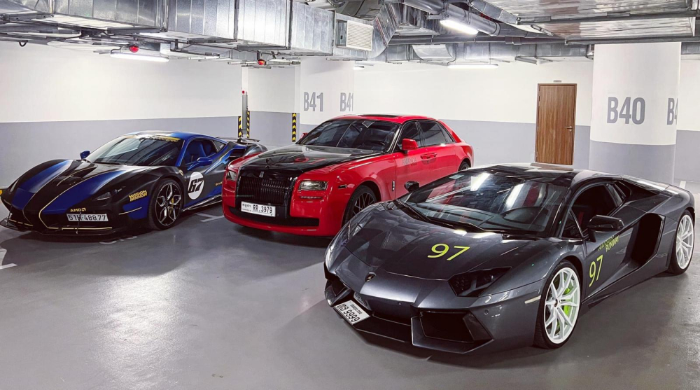 Rolls-Royce Ghost Series I biển Campuchia và Lamborghini Aventador LP700-4 biển Lào chung 1 chủ, xe được dán con số 97 Rolls-Royce Ghost Series I biển Campuchia và Lamborghini Aventador LP700-4 biển Lào chung 1 chủ, xe được dán con số 97