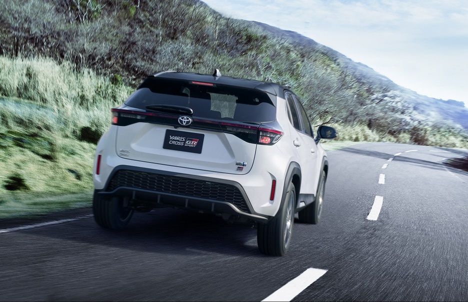 Toyota Yaris Cross GR Sport 2023 có gầm thấp hơn bản thường Toyota Yaris Cross GR Sport 2023 có gầm thấp hơn bản thường