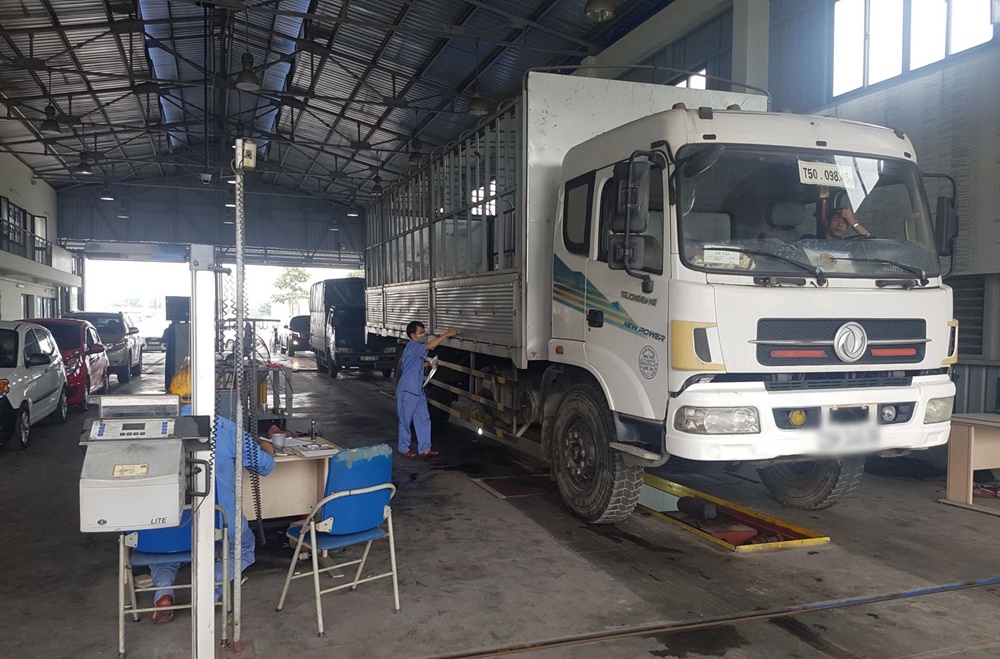 Đợt ra quân rà soát, xử lý mạnh tay các trường hợp quá tải trọng, cơi nới thùng hàng. Đợt ra quân rà soát, xử lý mạnh tay các trường hợp quá tải trọng, cơi nới thùng hàng.