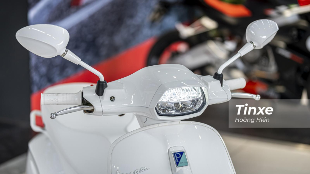 Đèn LED 2 tầng là trang bị tiêu chuẩn của Vespa Sprint. Đèn LED 2 tầng là trang bị tiêu chuẩn của Vespa Sprint.
